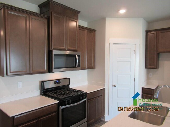 Foto del edificio - 420 Windsinger Lane