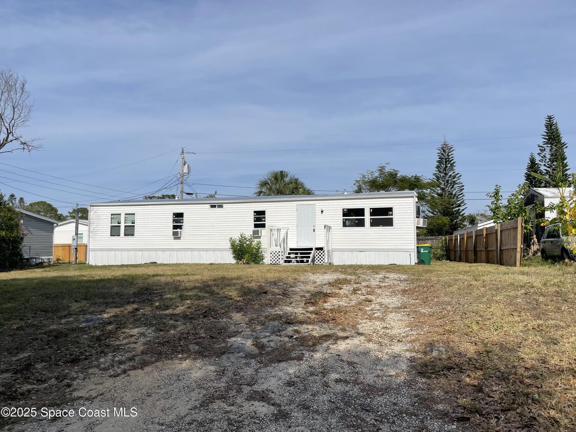 Foto principal - 7002 Ash Dr