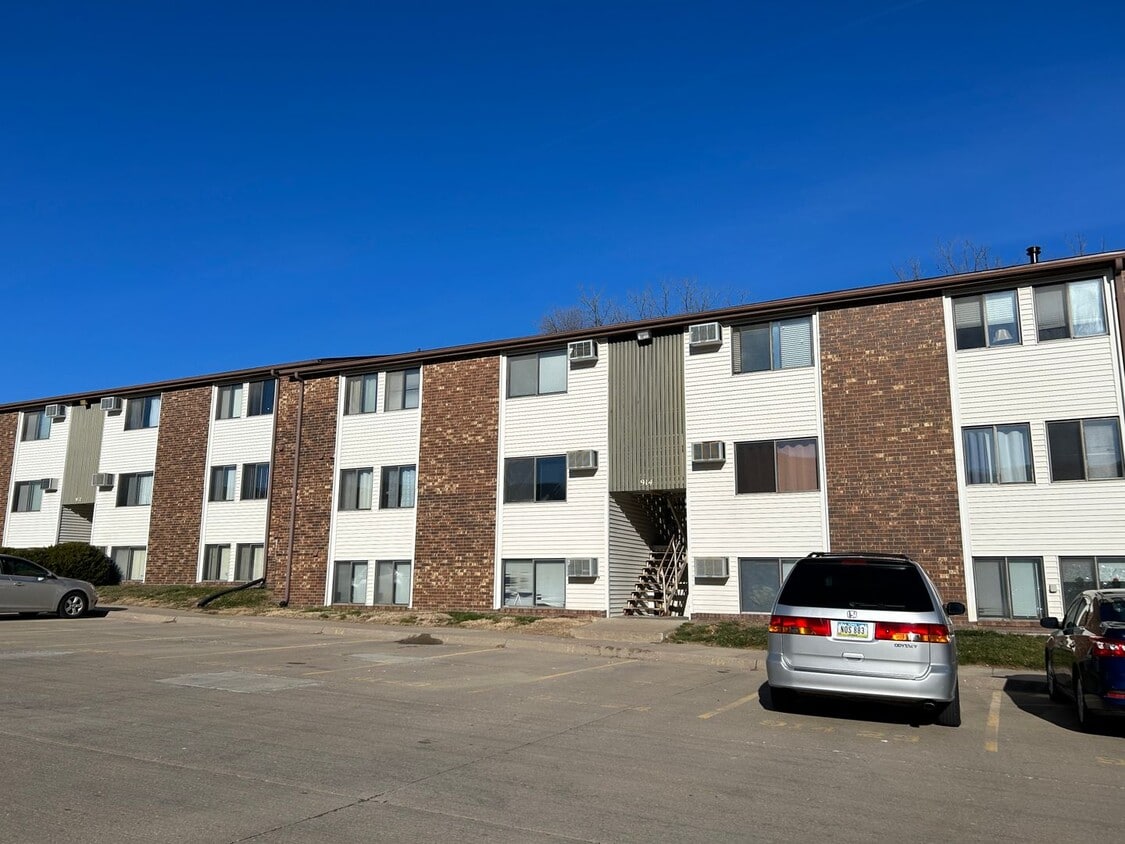 925 2 Bedroom, 1 Bathroom Apartment C... House Rental in Iowa