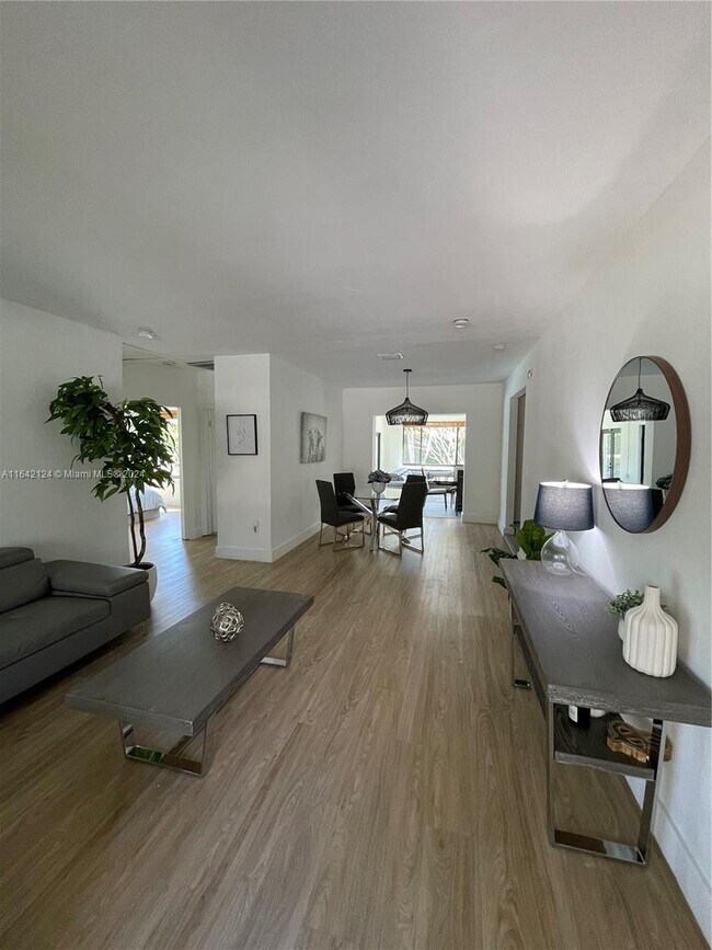 Foto del edificio - 34 NW 97th St