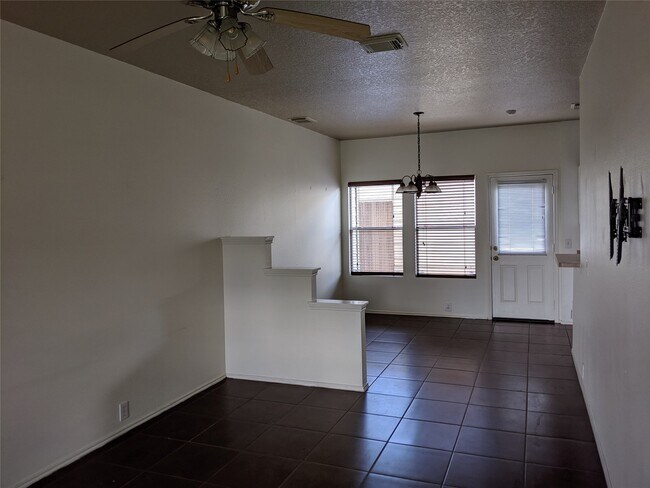 Foto del edificio - 2335 Walnut Fair Ln
