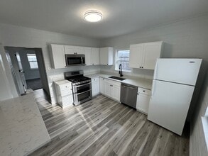 Building Photo - 1805 Lincoln Ln