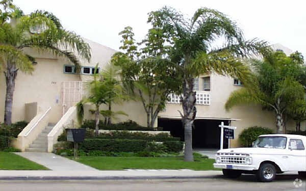 Building Photo - 740 Georgia St