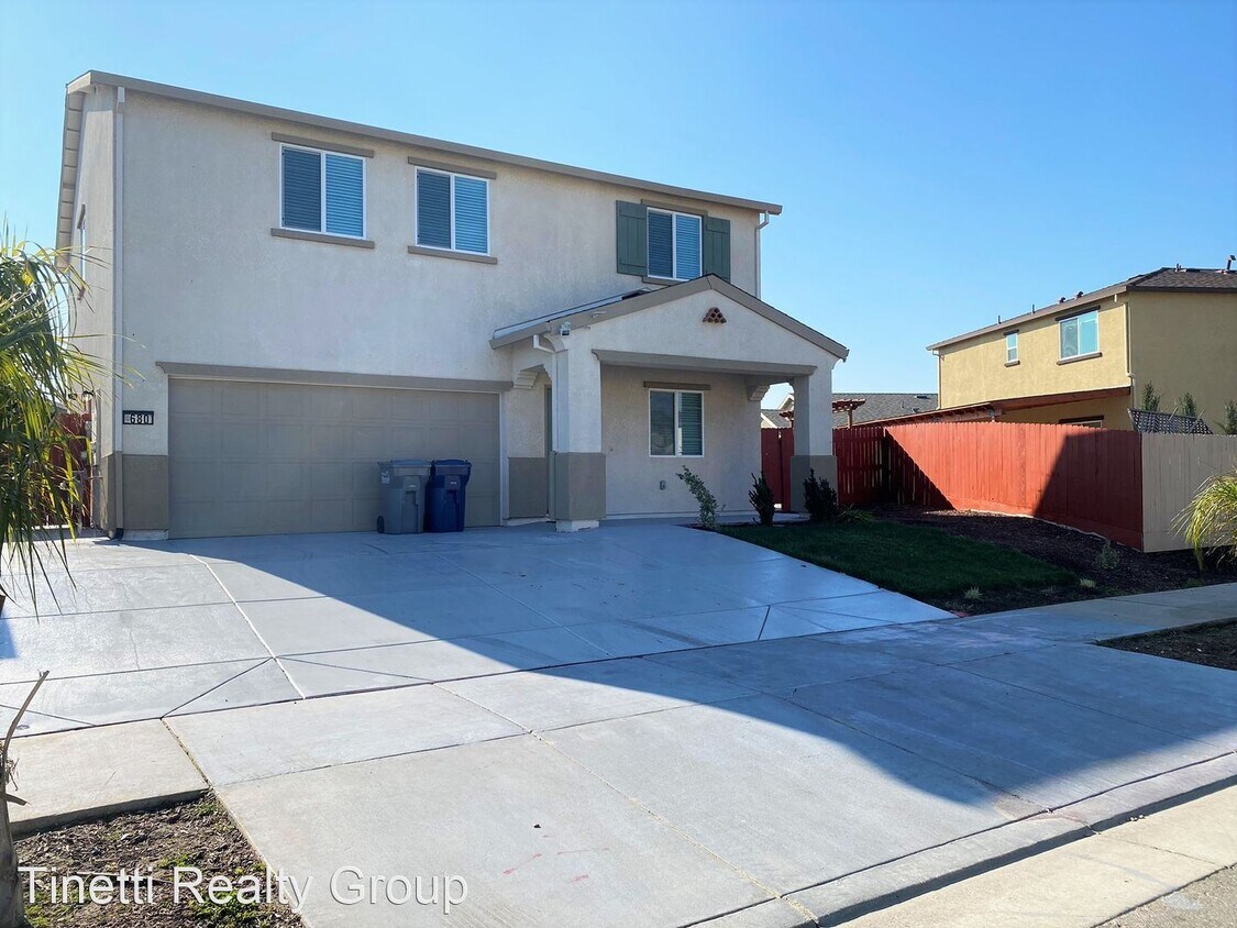 4 br, 2.5 bath House 680 Pegasus Drive House Rental in Merced, CA