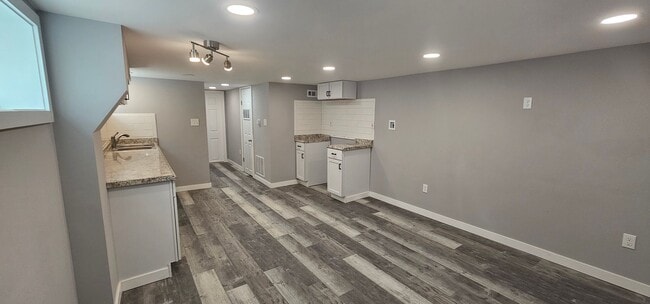 Building Photo - 1 Bed 1 Bath Multiplex home