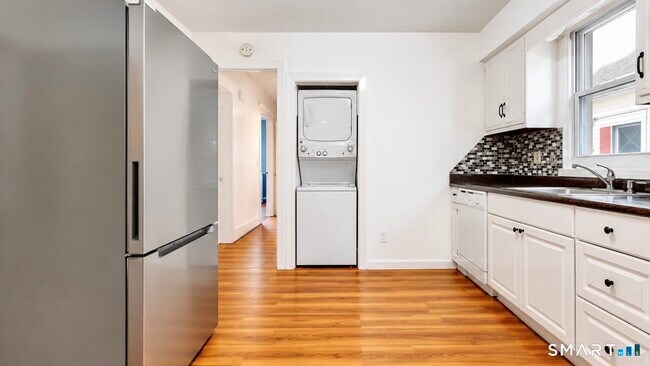 Foto del edificio - 21 Parmelee Ave
