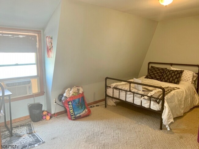 Foto del edificio - 33 Claremont Ave