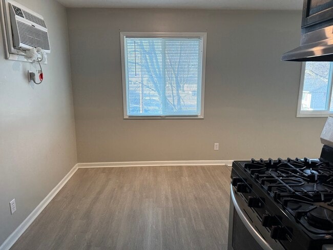 Building Photo - 3240 Heatherton Dr