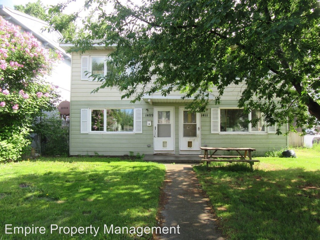 Primary Photo - 1411-1411 Lathrop St