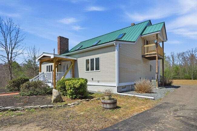 Building Photo - 564 Main St