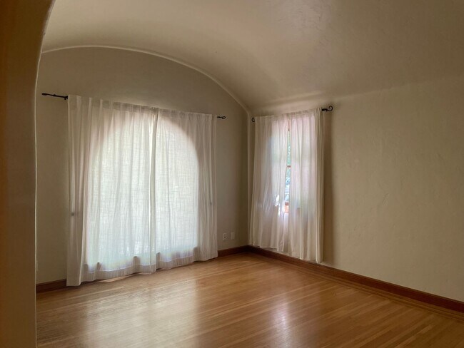Building Photo - 6 Month Lease on a Two-Bedroom 1 Bathroom East Sacramento Home