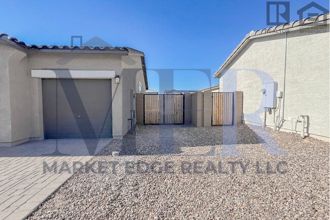 Foto del edificio - 3Bed/2Bath Home w/3 Car Gar in Casa Grande...