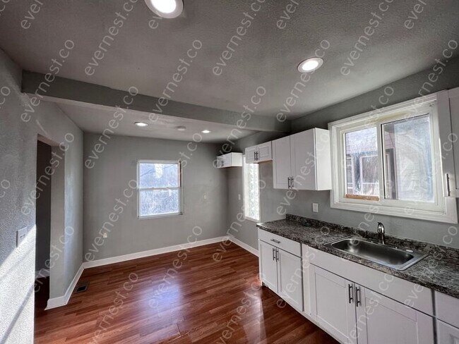 Building Photo - 11834 Wisconsin St