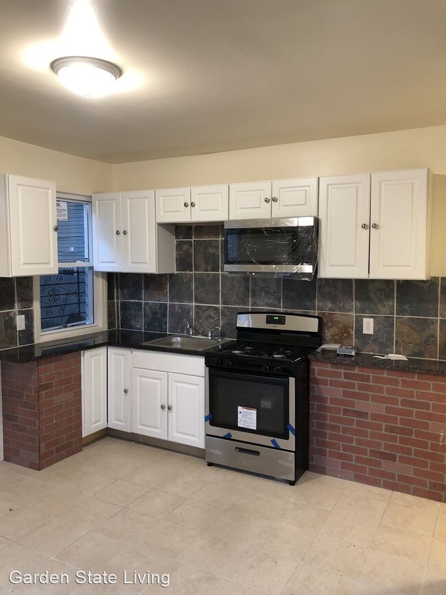 Building Photo - 4 br, 1 bath House - 416 S 16th Street