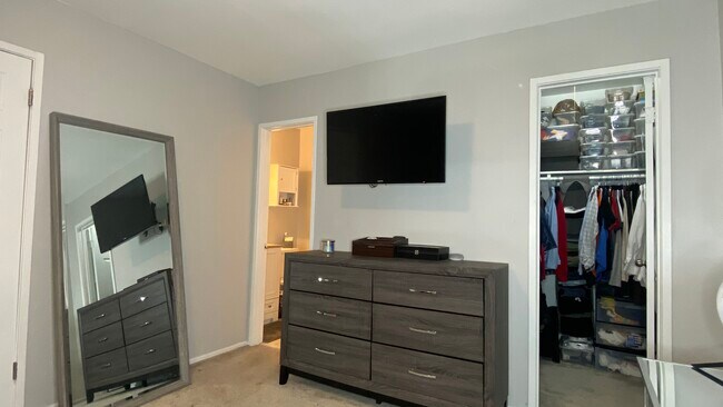 Foto del edificio - 7510 Courtney Pl