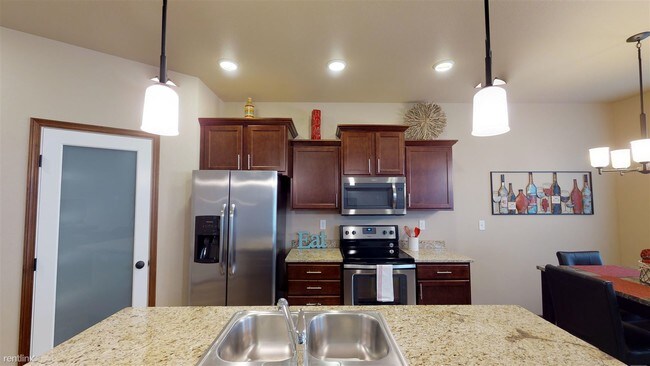 Building Photo - 4 br, 4 bath Townhome - Cascades Townhomes
