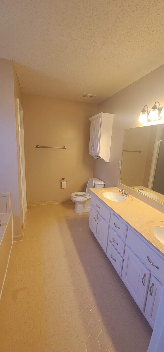 Building Photo - 50 Henderson Cove