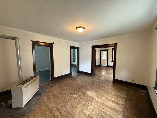 Foto del edificio - West Side 2BR Upper with Amazing Front Porch