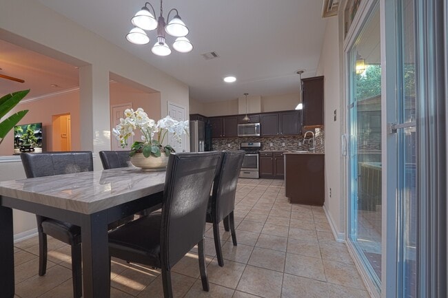 Foto del edificio - 8050 Montague Manor Ln