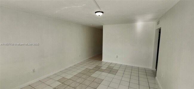 Foto del edificio - 111 NW 152nd St