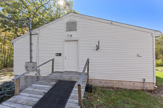Building Photo - 497 Winthrop Rd