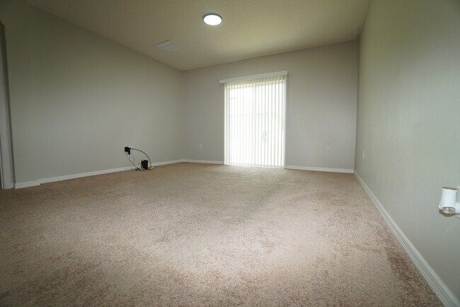 Building Photo - 856 Sheen Cir