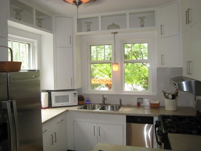 Building Photo - Italian Estates Property Management