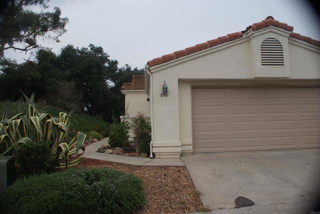 Building Photo - 8981 Circle R View Ln