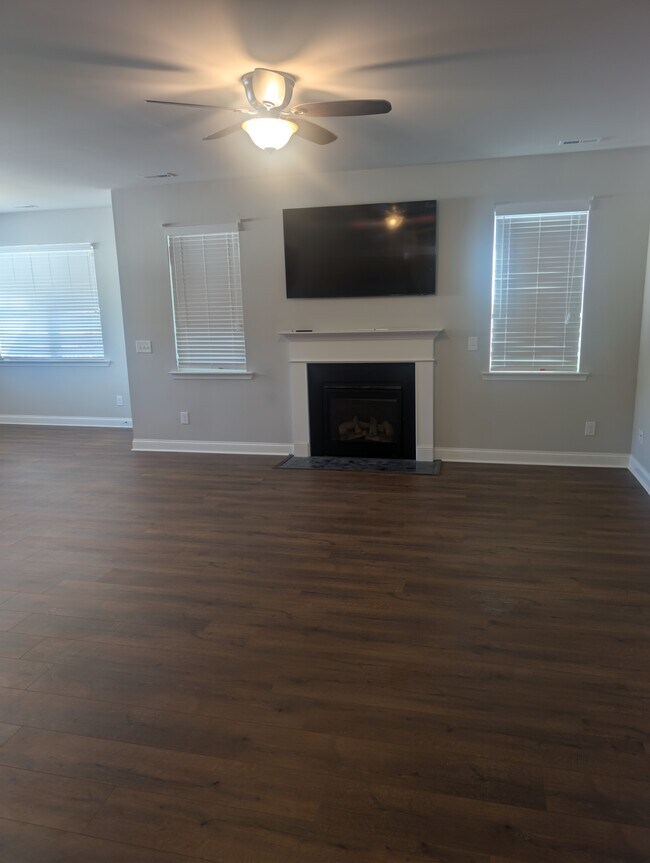 Foto del edificio - 3209 Grapevine Ct W