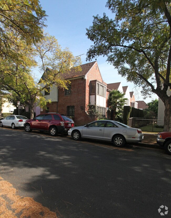 Foto del edificio - 1646-1650 Rodney Dr