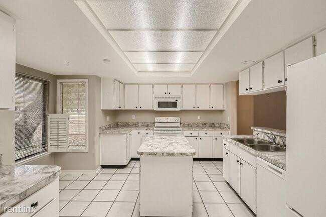Foto del edificio - 4 br, 3 bath House - 2799 Valencia Lane W
