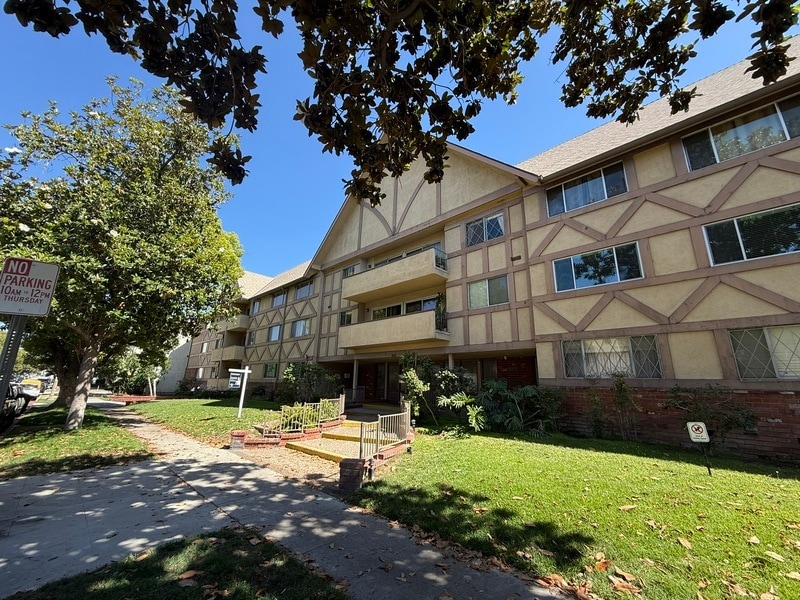 Primary Photo - 600 W Stocker St