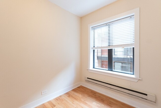 Building Photo - 3732 N Pine Grove Ave