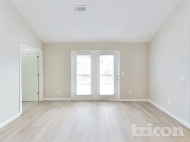 Building Photo - 1040 Lindyn Lee Wy