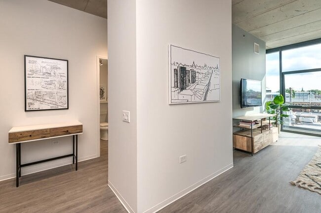 Building Photo - 1 bedroom in Chicago IL 60647