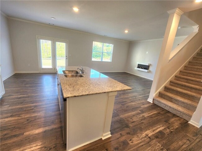 Building Photo - 383 King Vlg