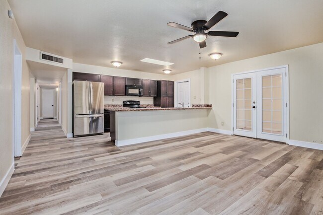 Foto del edificio - 4 Bedroom 2 Bathroom with Arizona Room in Tempe