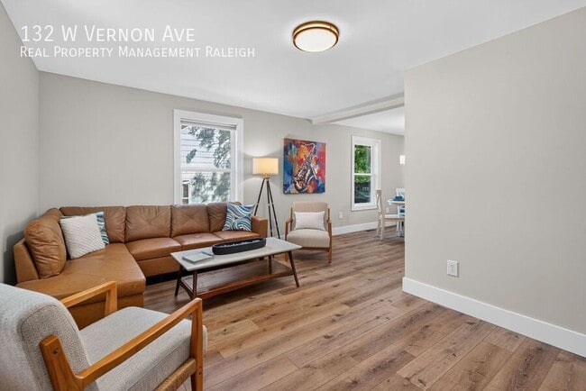 Foto del edificio - 132 W Vernon Ave