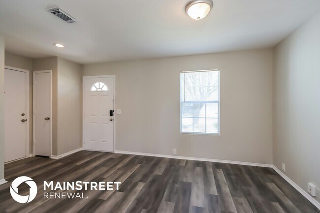 Foto del edificio - 819 Grand Plains Dr