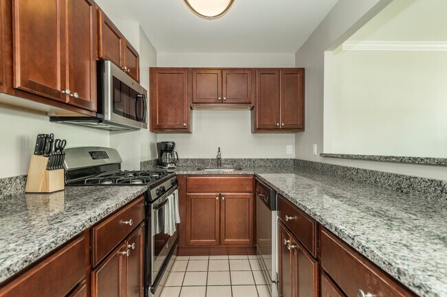 Building Photo - 1410 Columbia Rd