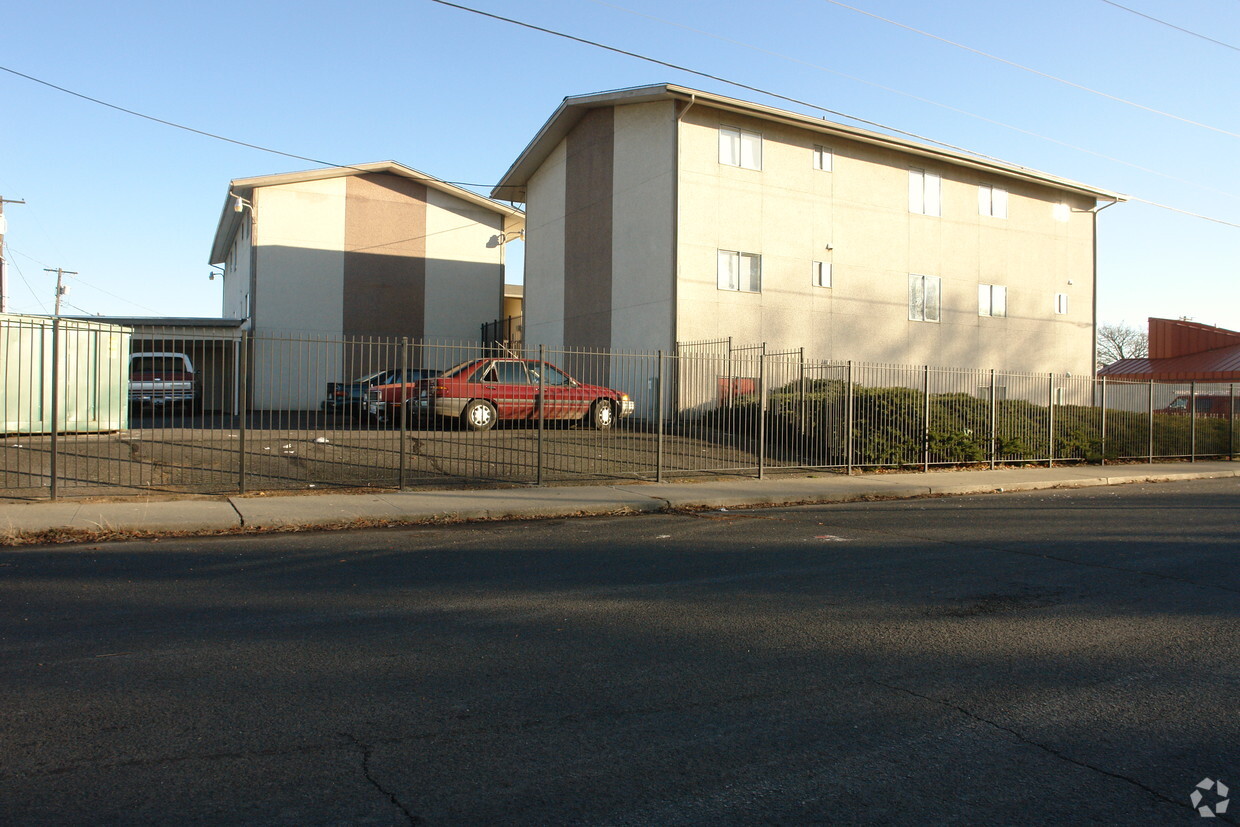 Building Photo - 3003-3011 E Columbia Ave