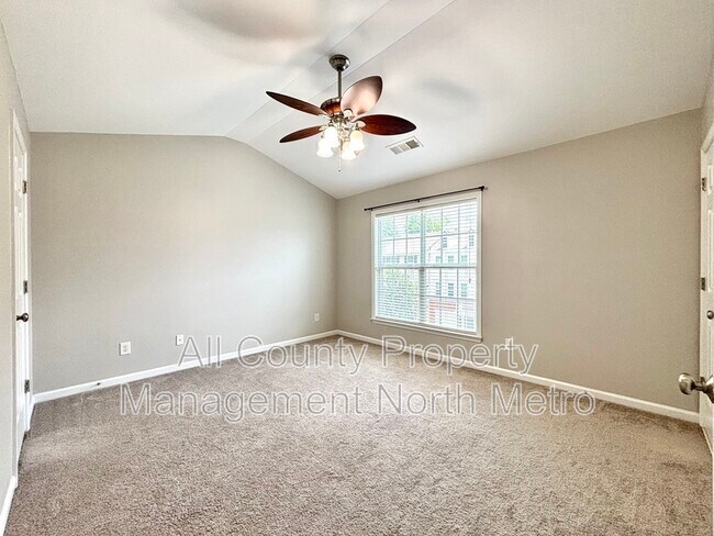 Foto del edificio - 1033 Thornborough Dr