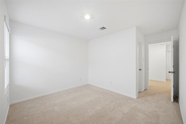 Foto del edificio - 25585 Rose Creek Dr
