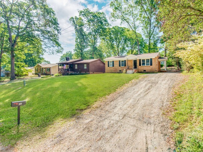 Foto del edificio - Charming 3-bedroom, 1-bath home in Stanley, NC