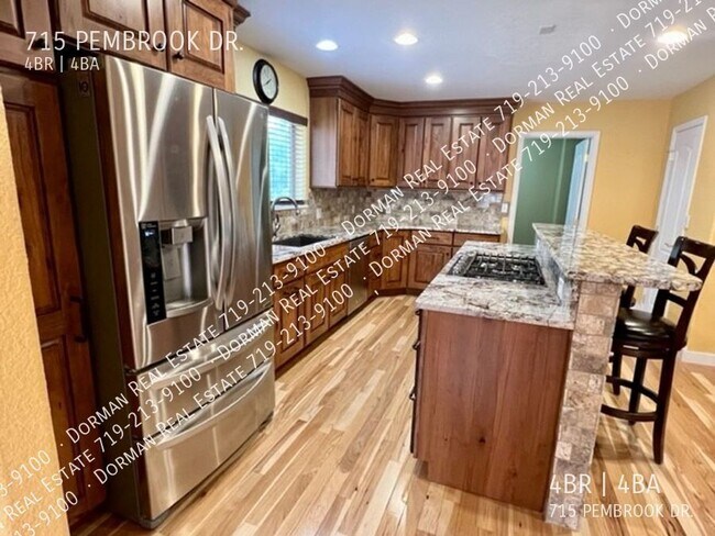 Building Photo - 715 Pembrook Dr