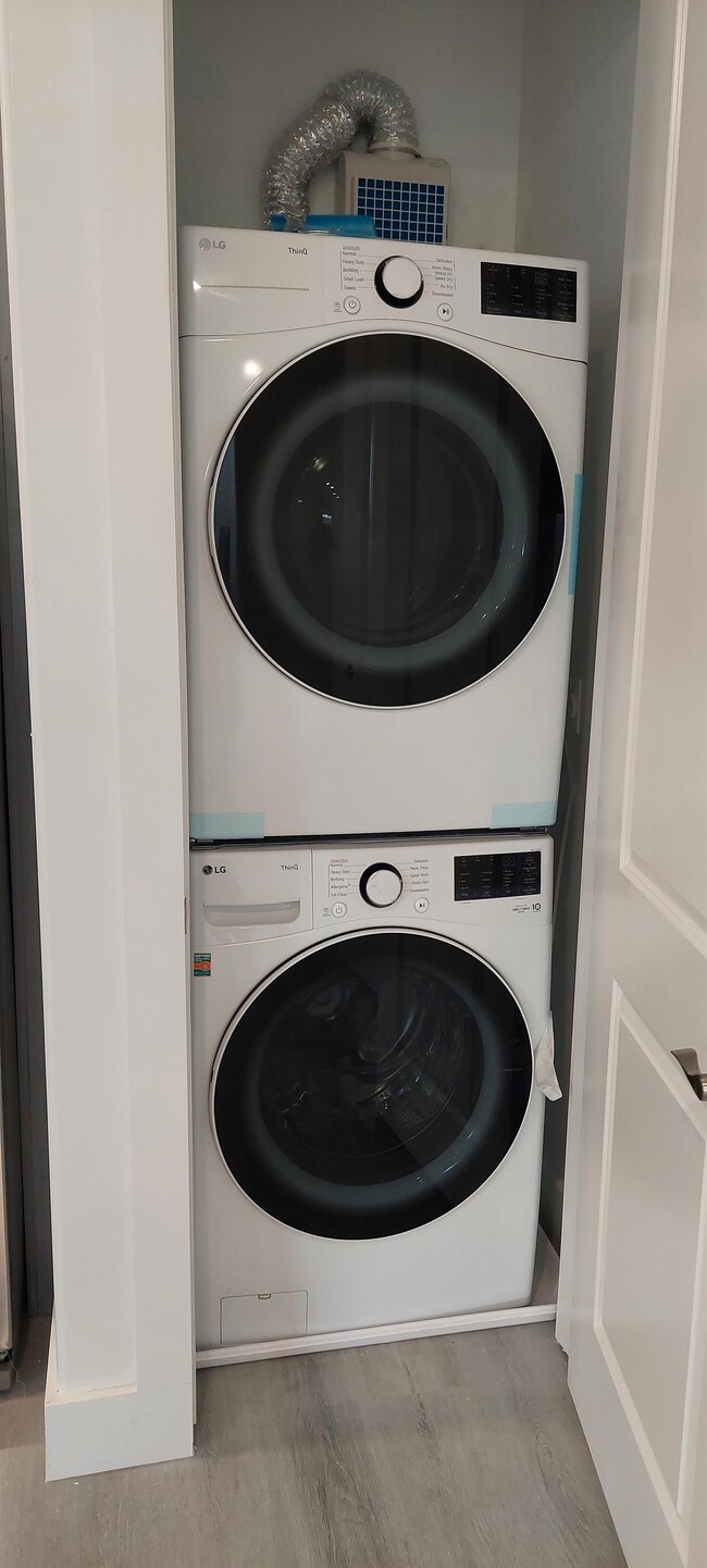 Photo - 273 Oak St Apartment