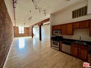 Building Photo - 726 S Santa Fe Ave