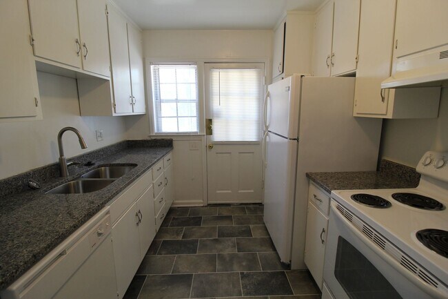 Foto del edificio - 2 Bedroom 1 Bath Duplex In The Waldo Area