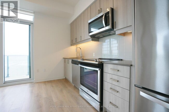 Building Photo - 8 Nahani Way