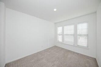 Building Photo - 42514 Summer Crst Rd